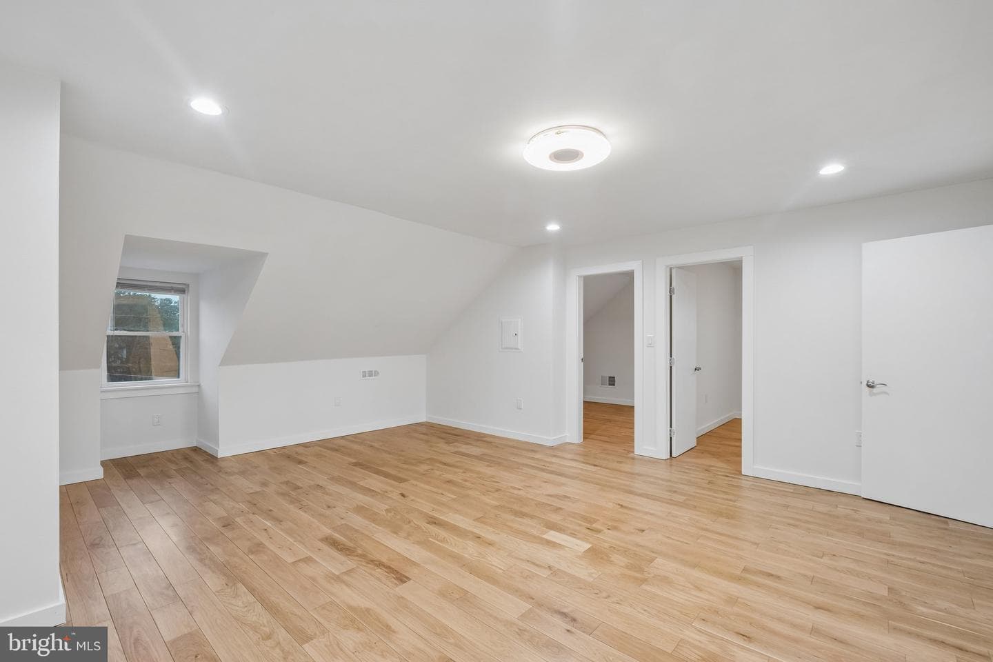 5900 Woodbine Avenue photo 64