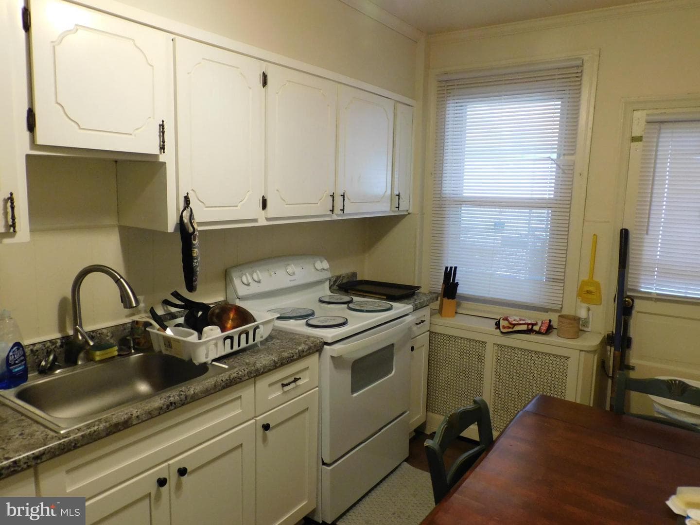 5044 James Street photo 10