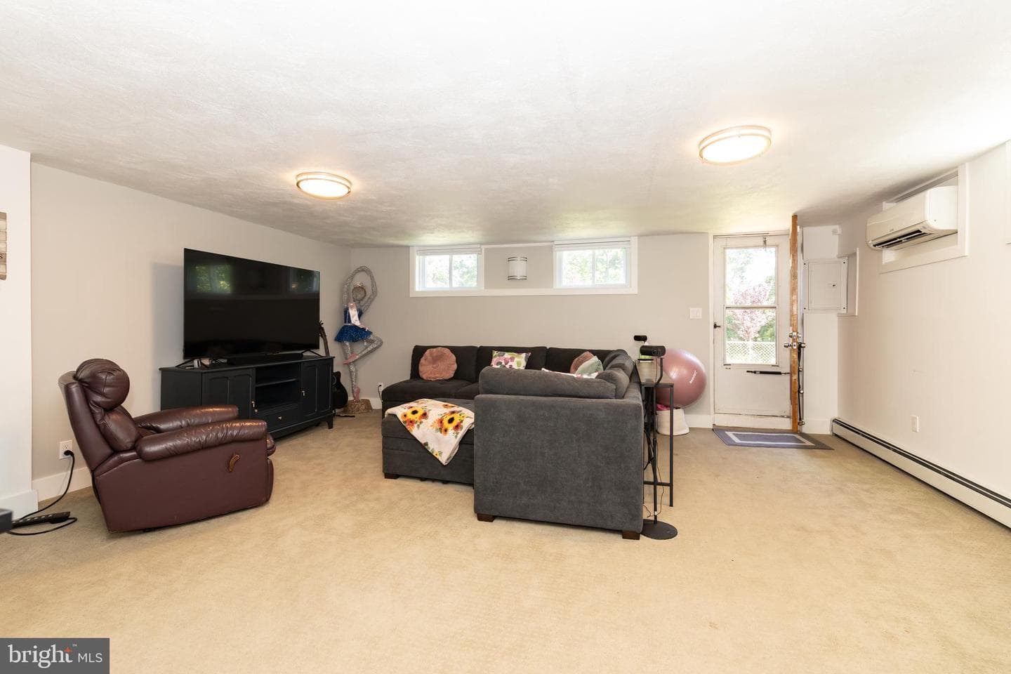 579 Wartman Street photo 25