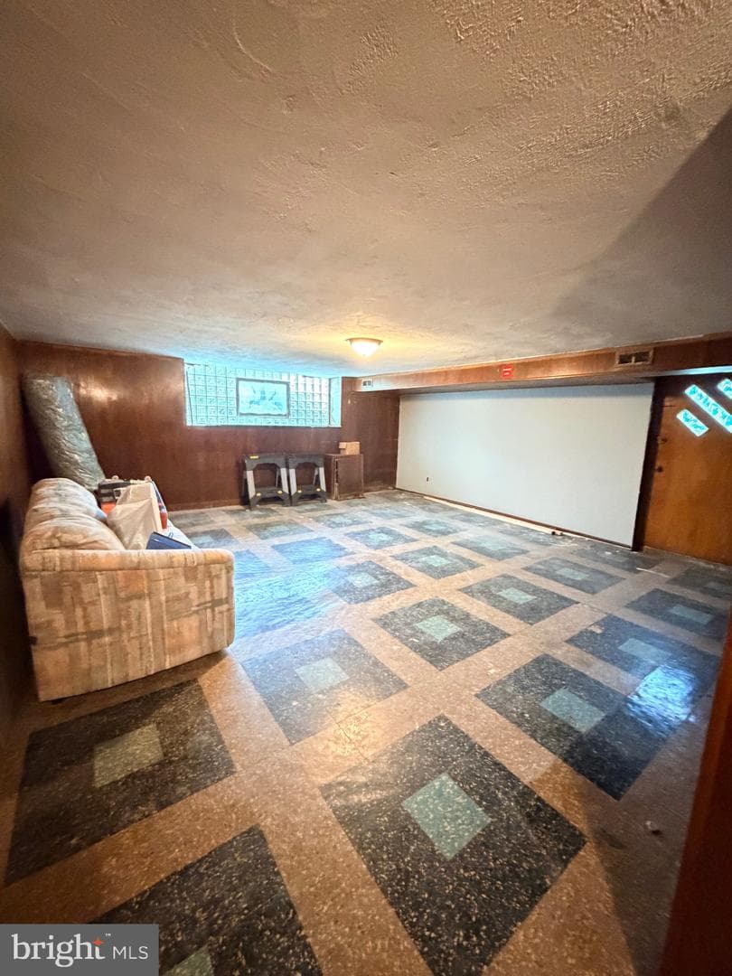 7639 Leonard photo 12