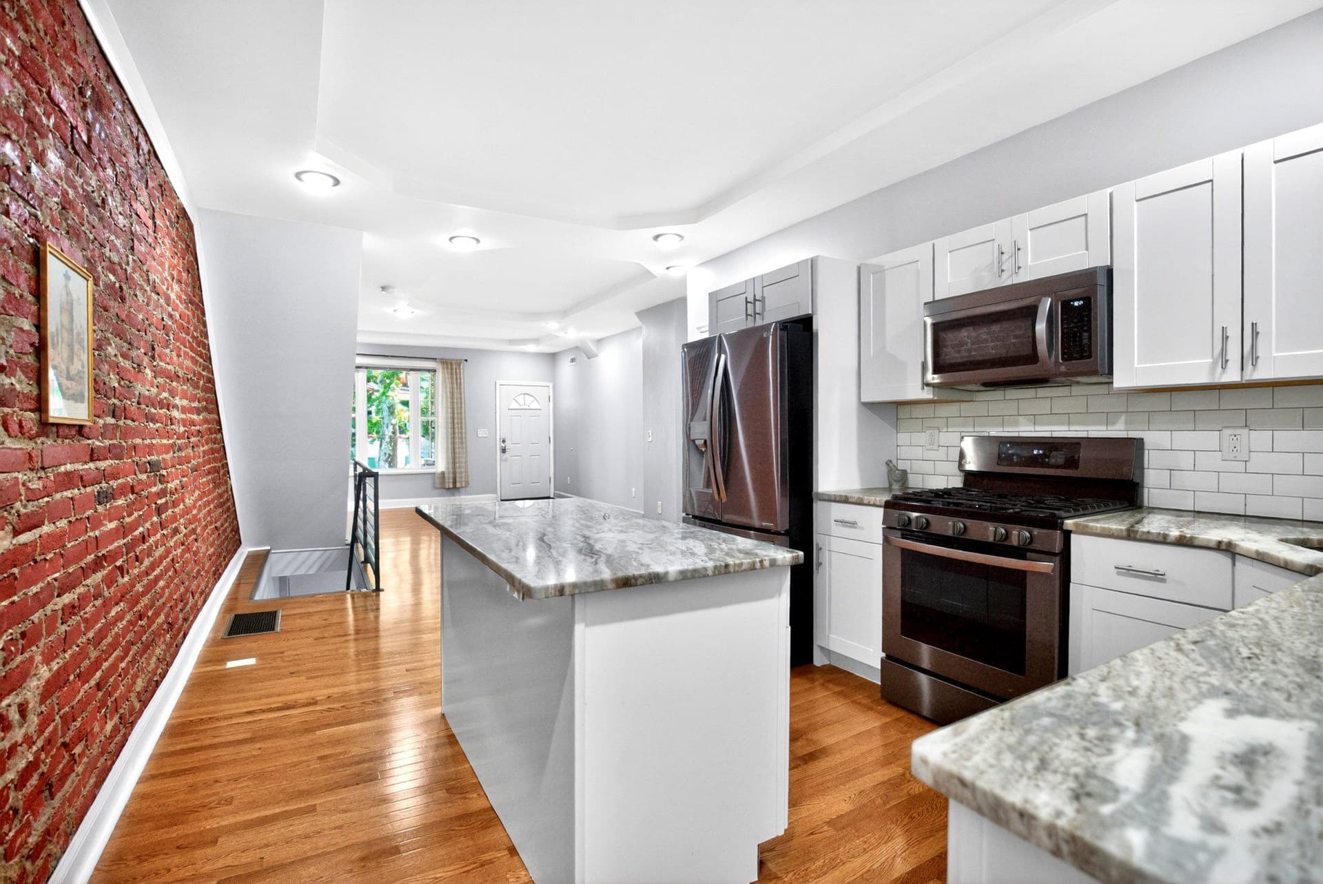 5148 Catharine Street photo 10