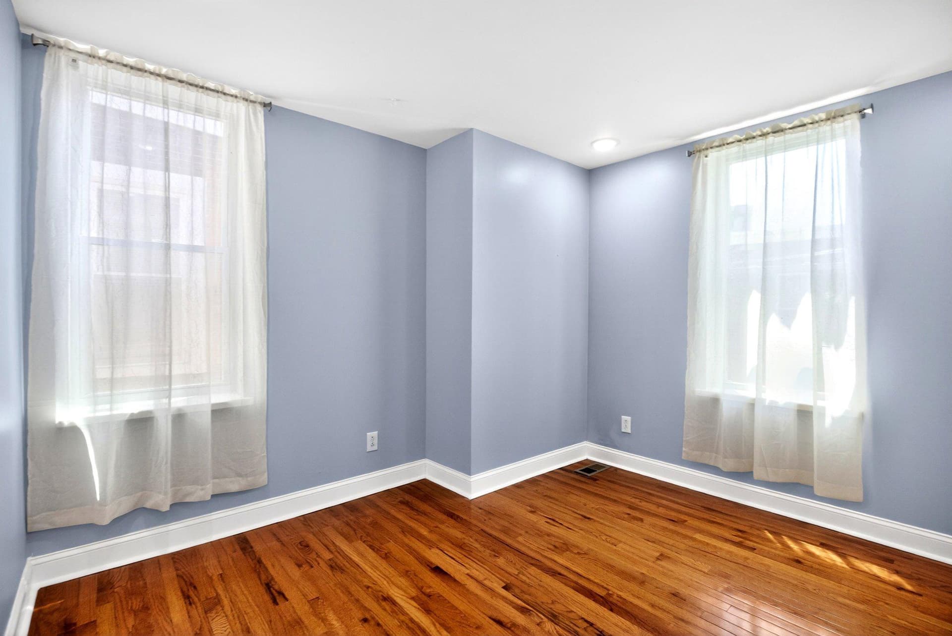 5148 Catharine Street photo 20
