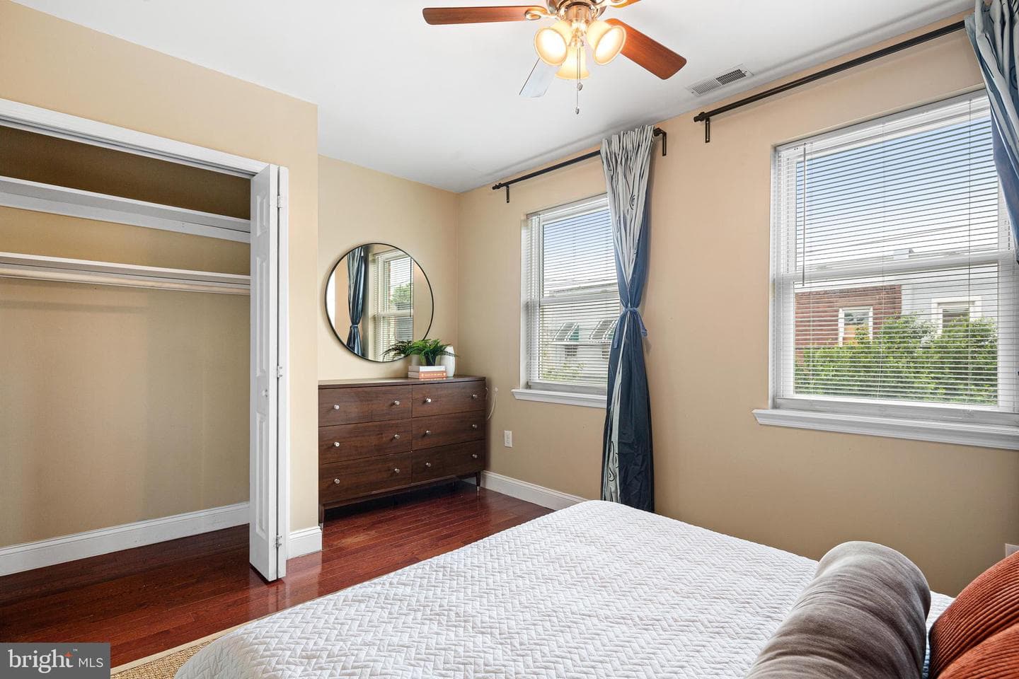 2343 Moore Street photo 12