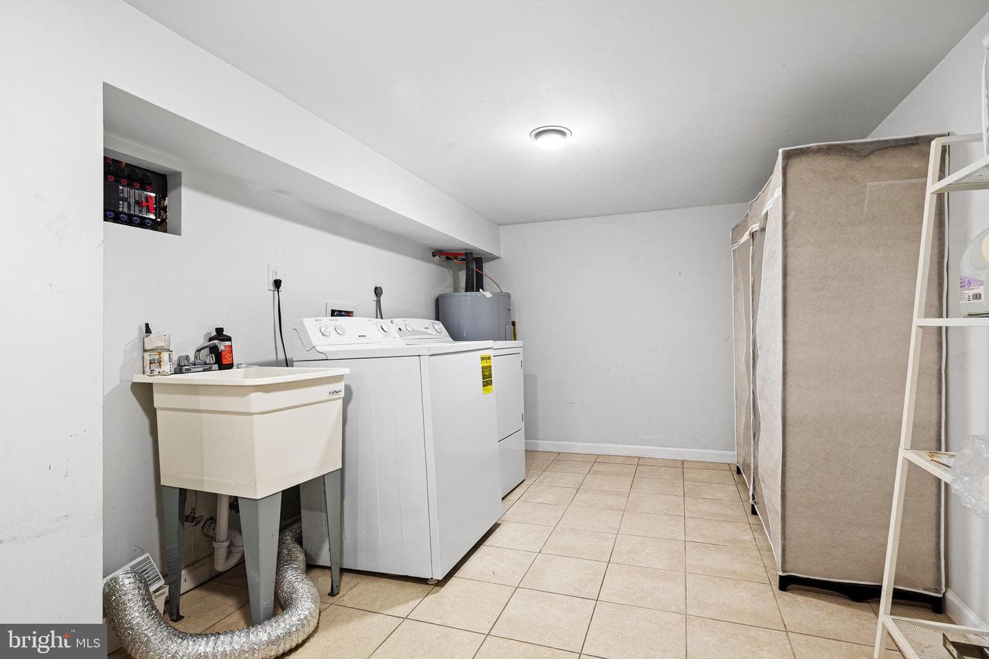 2343 Moore Street photo 21