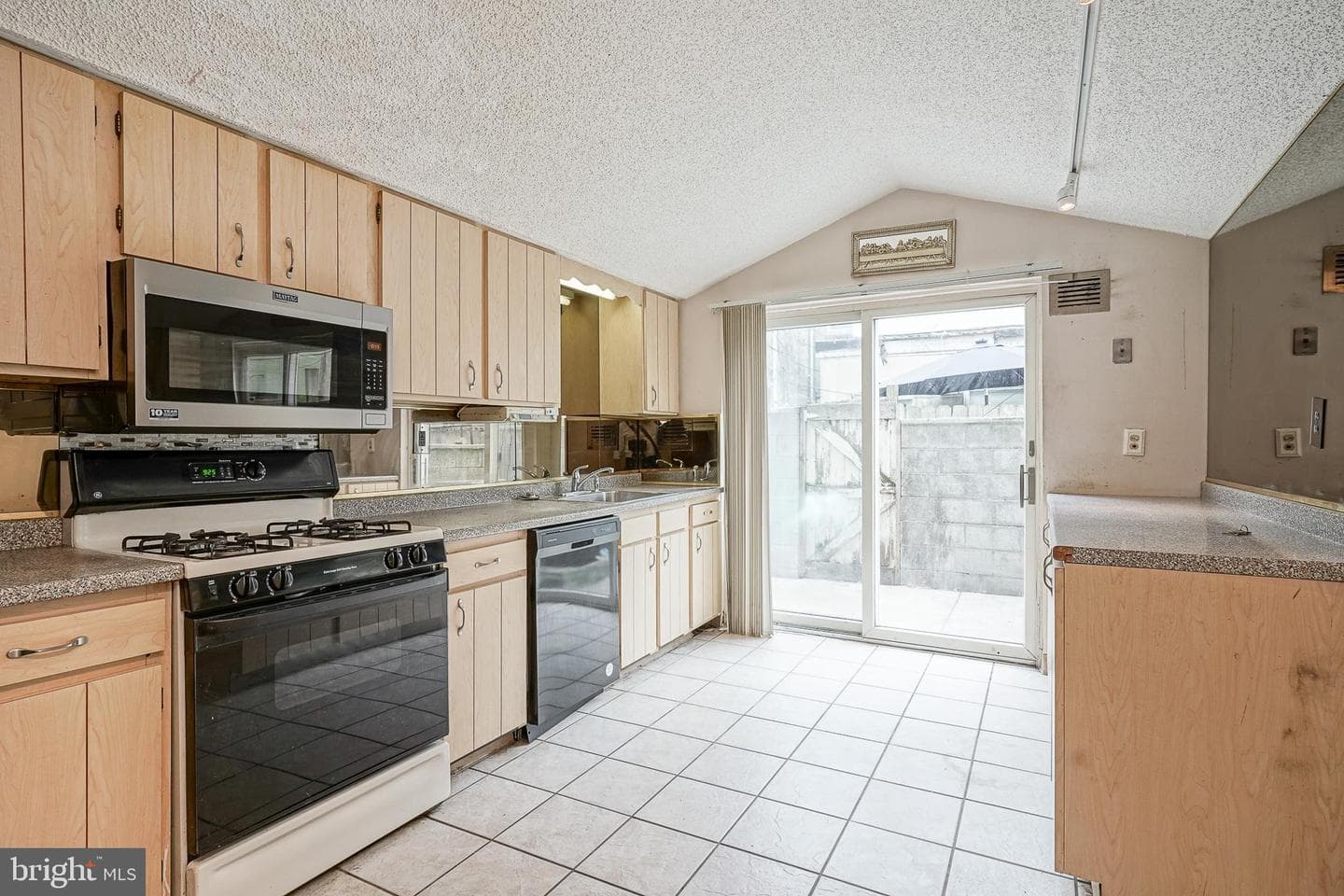 2645 S Alder Street photo 8