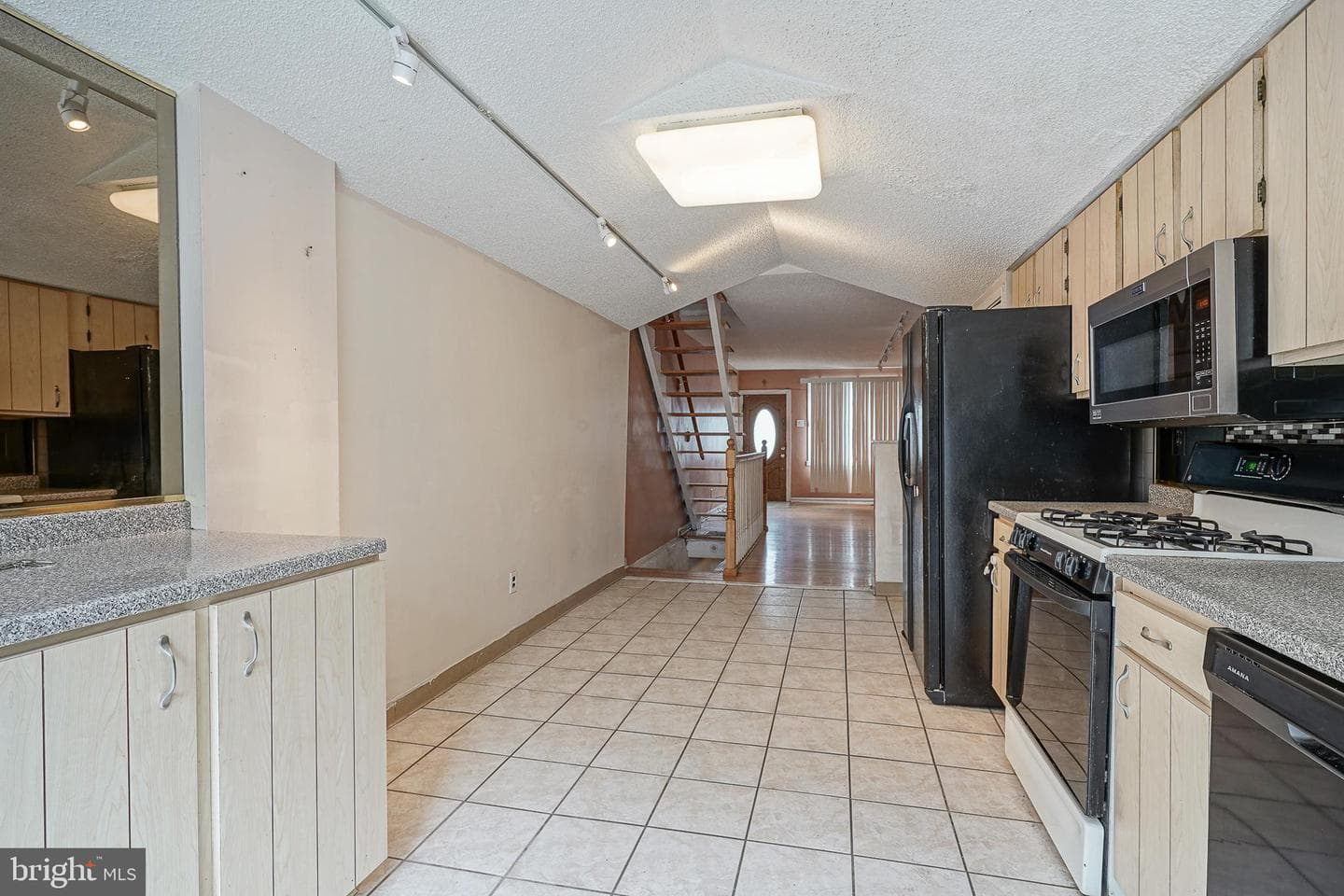 2645 S Alder Street photo 9