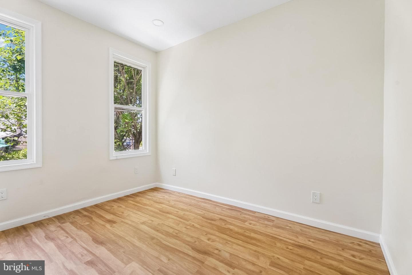 1716 N Hollywood Street photo 25