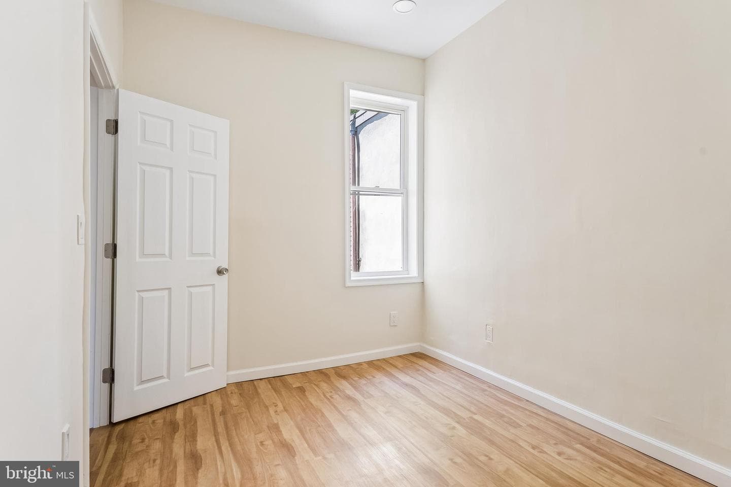 1716 N Hollywood Street photo 31