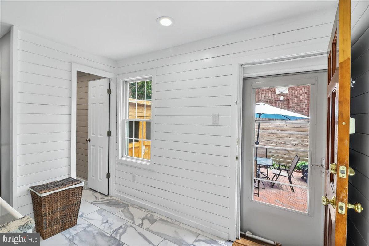 18 W Gravers Lane photo 14