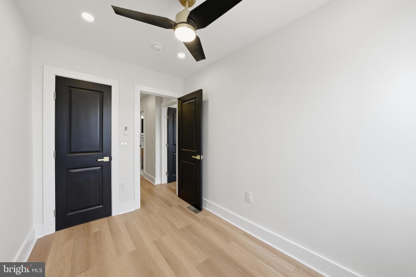 3042 Fairfield Street photo 21