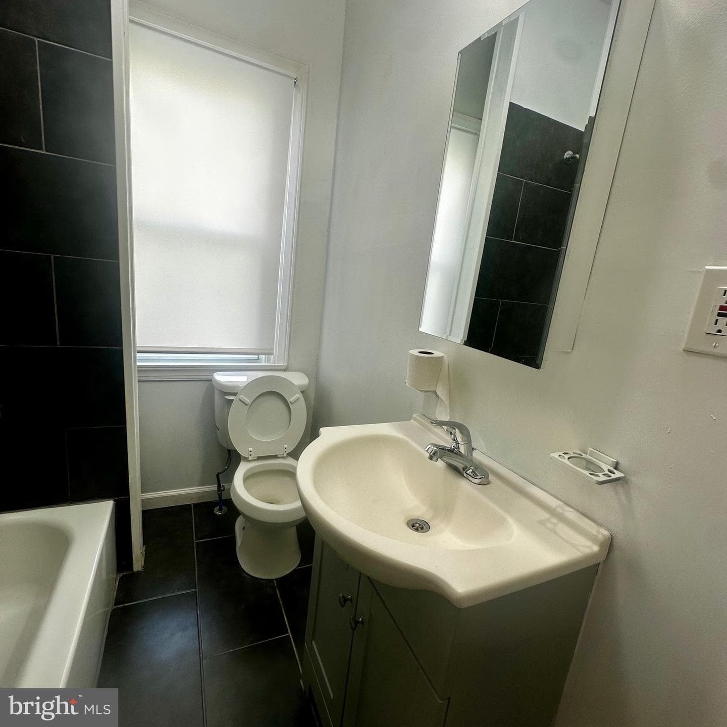 2714 N Fairhill Street photo 28