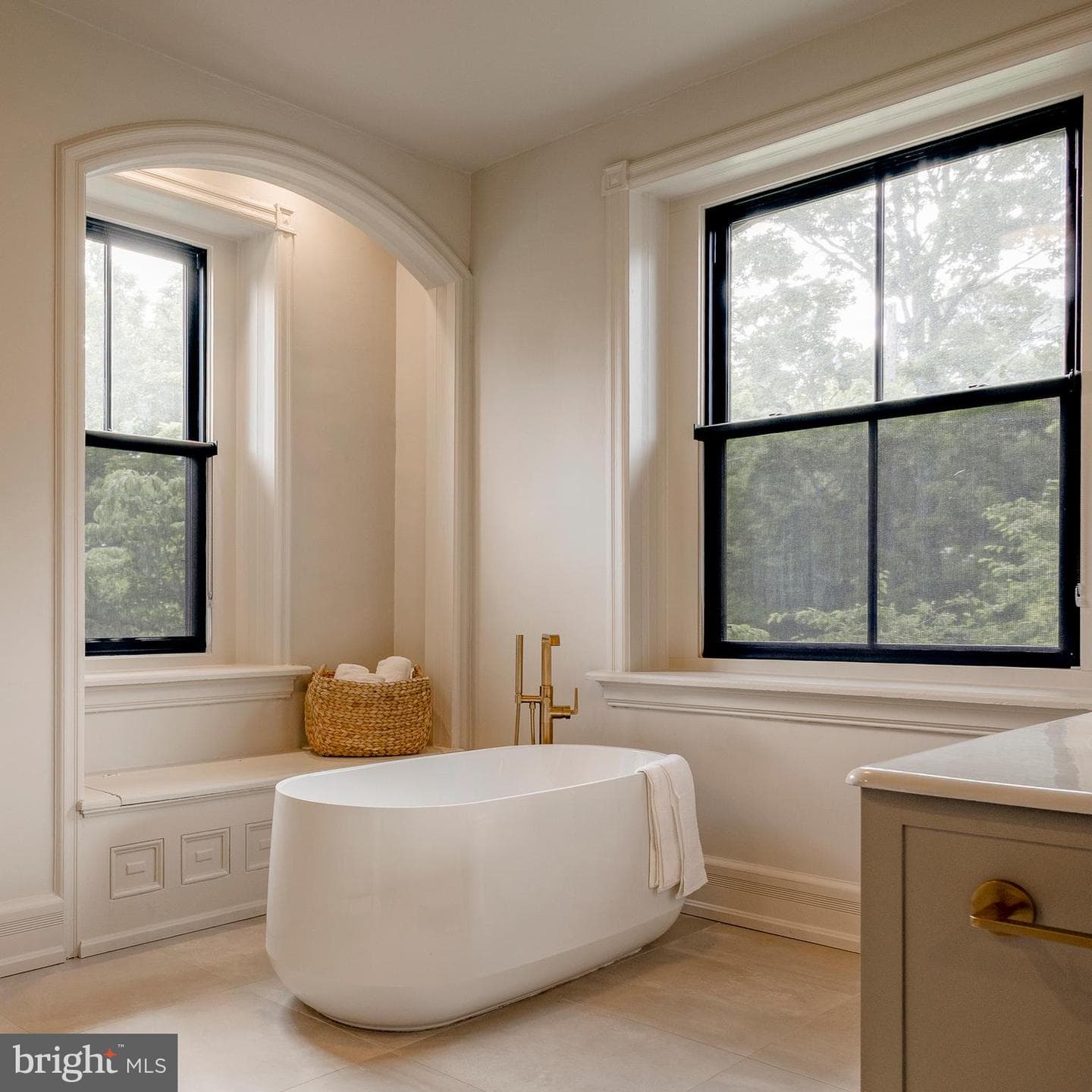 148 W Highland Avenue photo 13