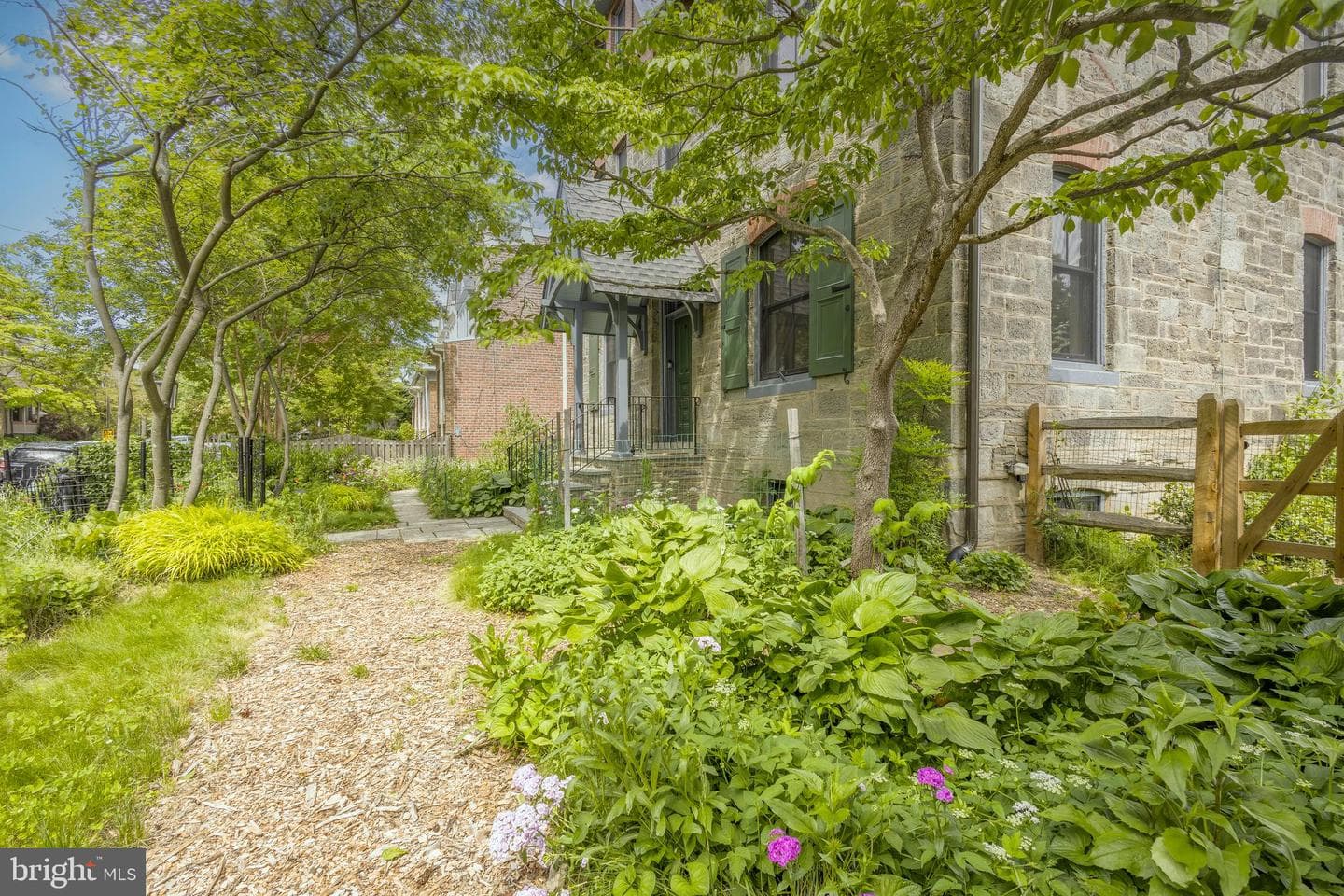 148 W Highland Avenue photo 30
