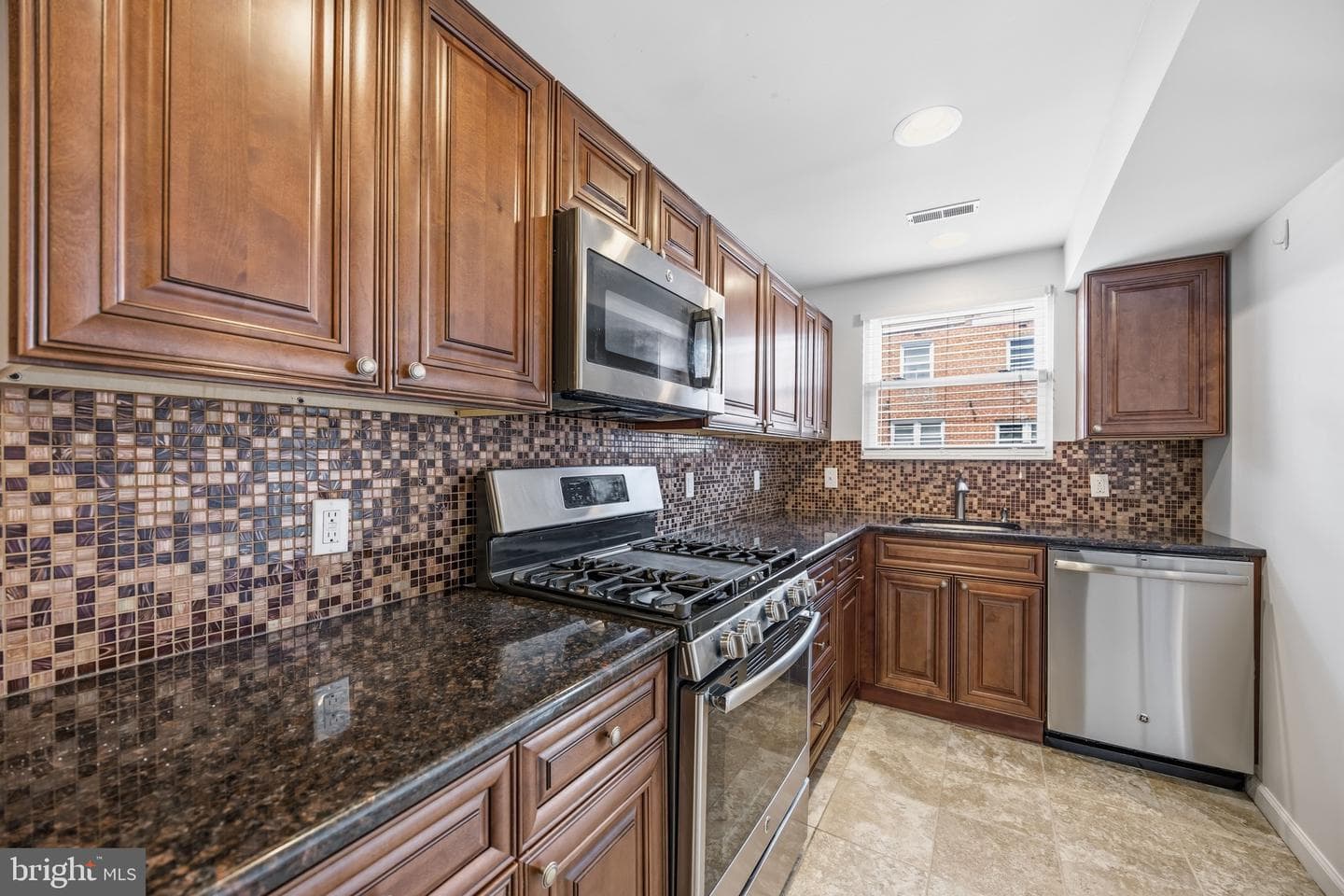 7637 Gilbert Street photo 15