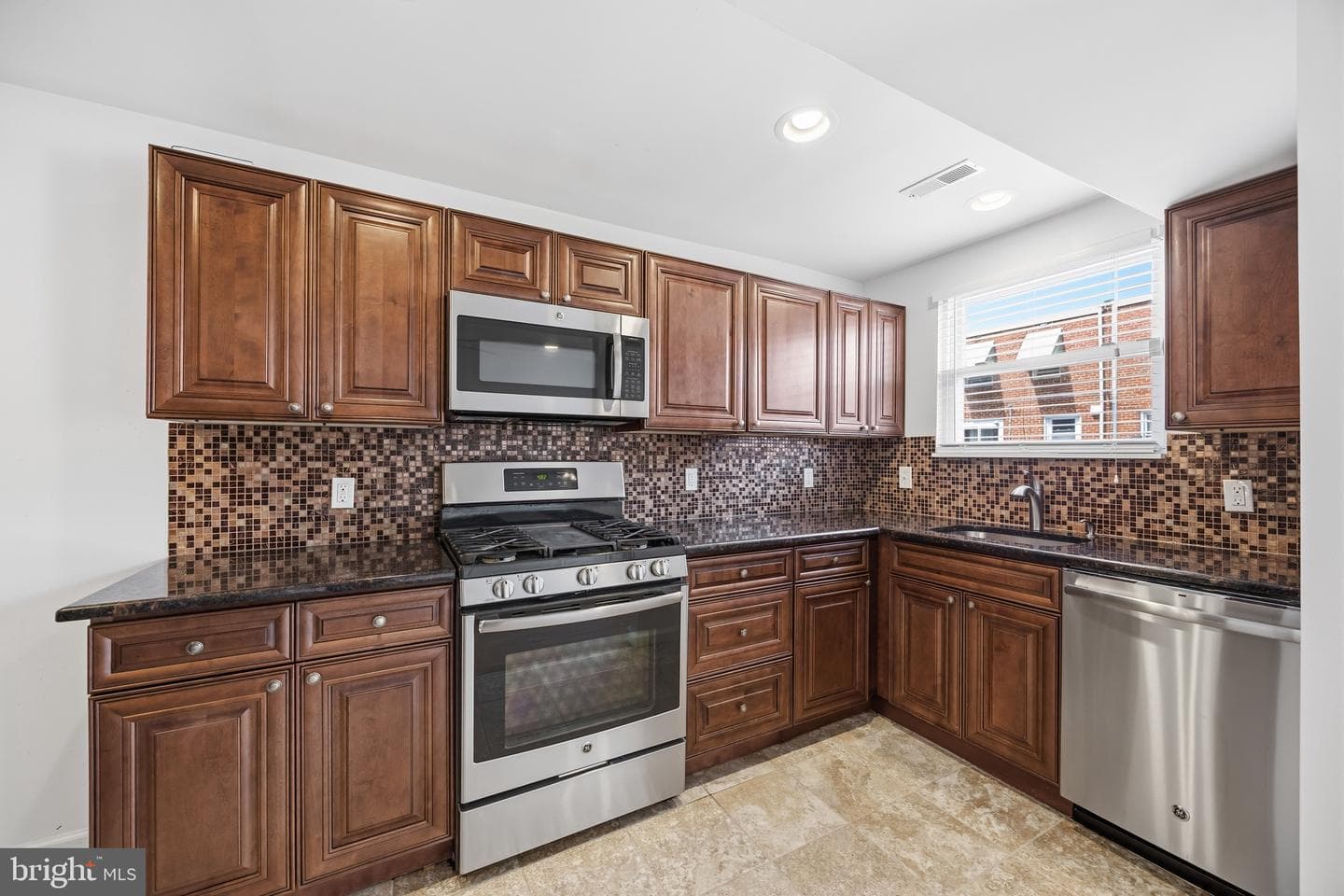 7637 Gilbert Street photo 29