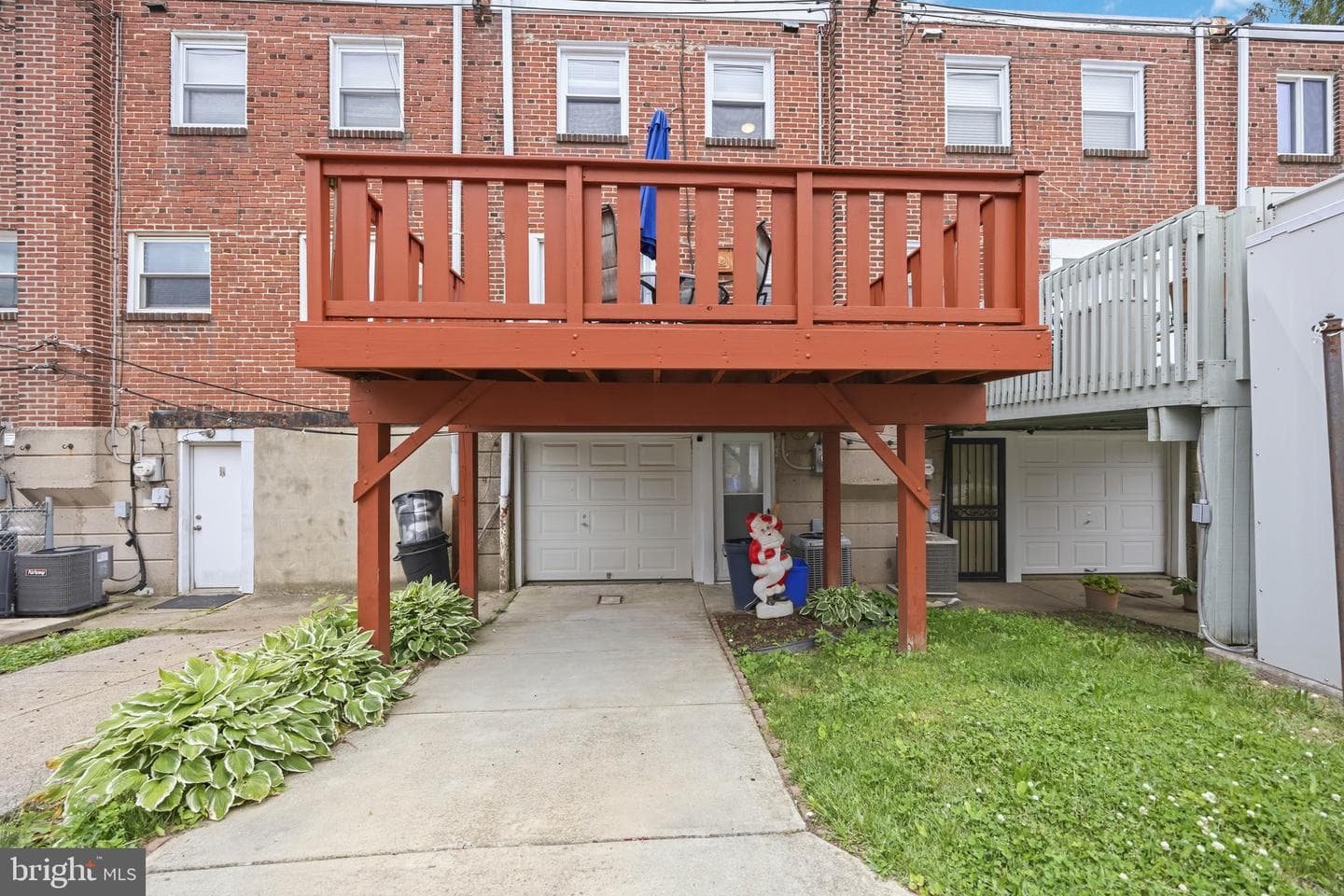 7637 Gilbert Street photo 32