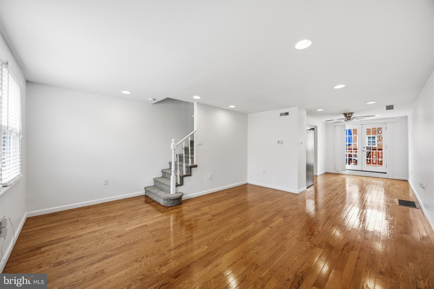 7637 Gilbert Street photo 8