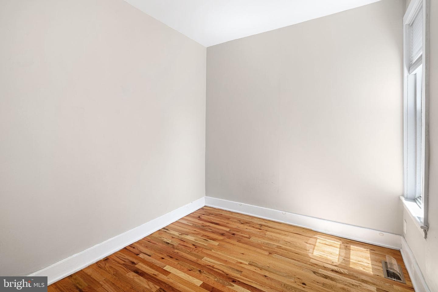 138 E Pleasant Street photo 18