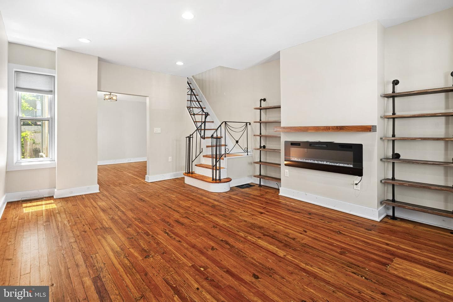 138 E Pleasant Street photo 3
