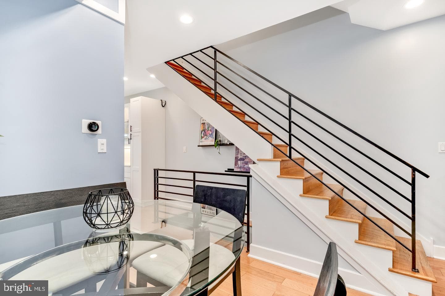 2404 Catharine Street photo 8