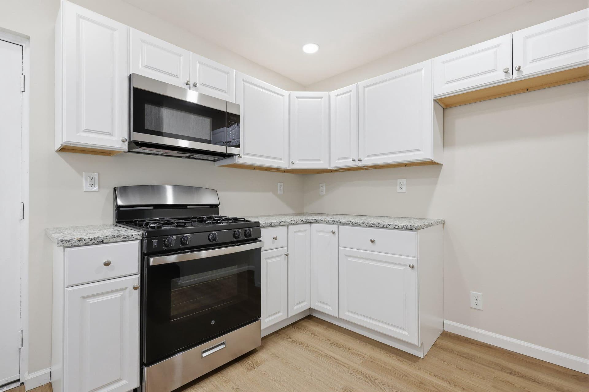 4022 Mitchell Street photo 12