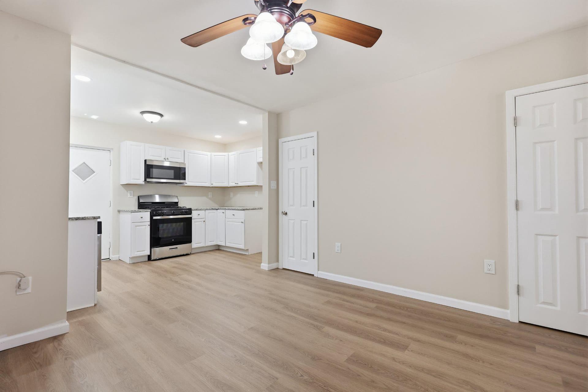 4022 Mitchell Street photo 9