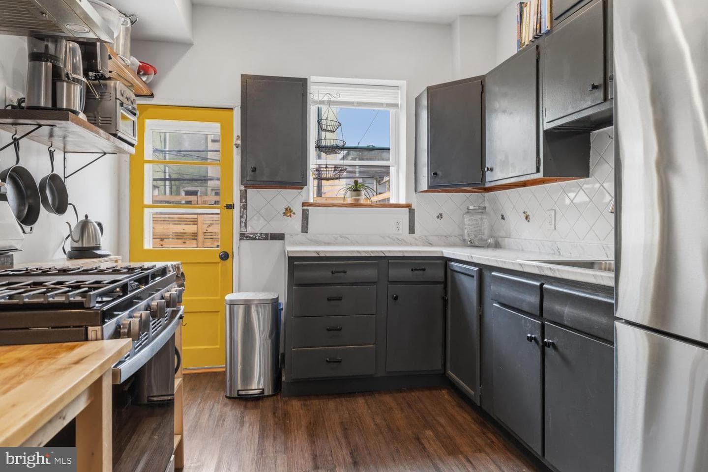 1835 Daly Street photo 11