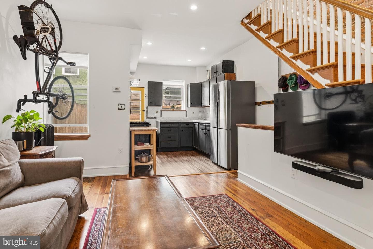 1835 Daly Street photo 5