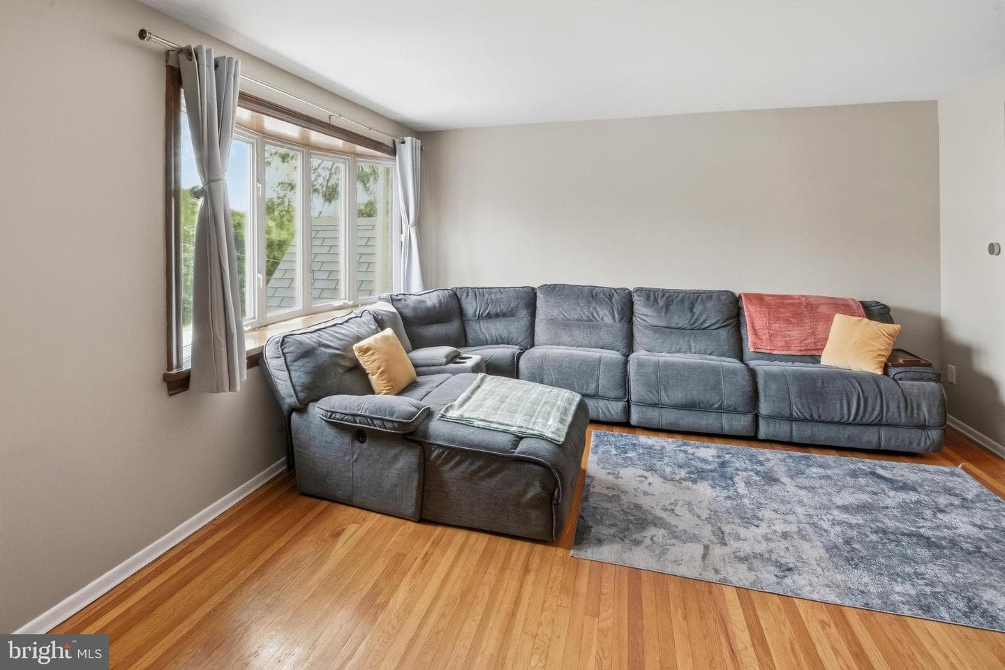 3730 Clarendon Avenue photo 7