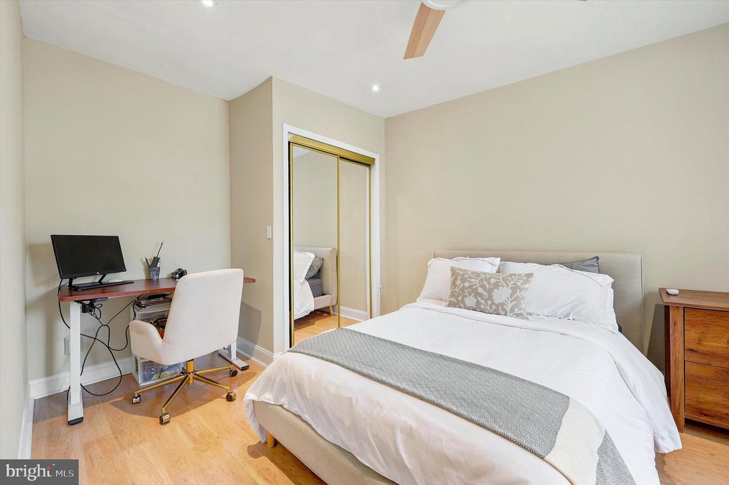 1321 E Oxford Street photo 19