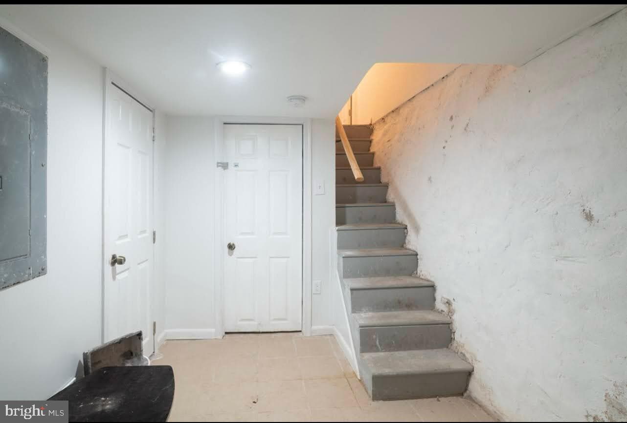 1923 N Darien Street photo 22