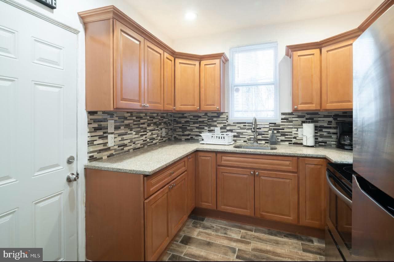 1923 N Darien Street photo 9