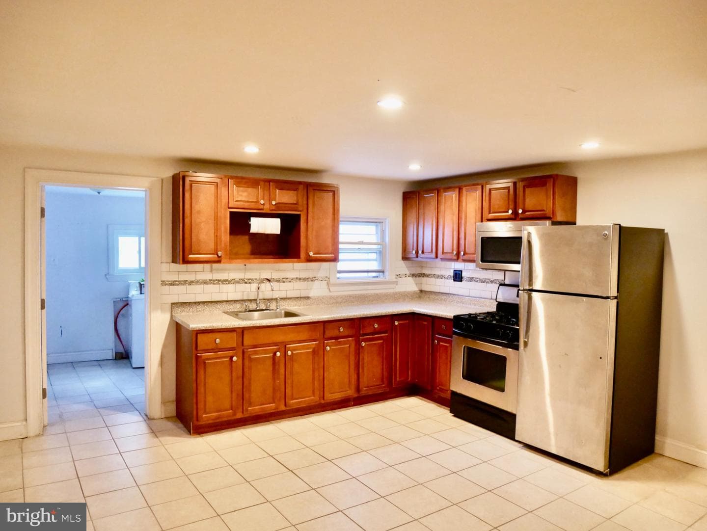 2422 E Somerset photo 5