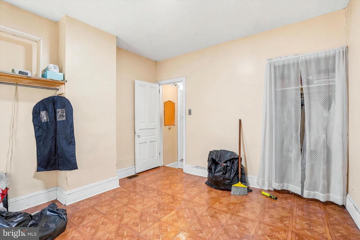 1127 E Montgomery Avenue photo 4