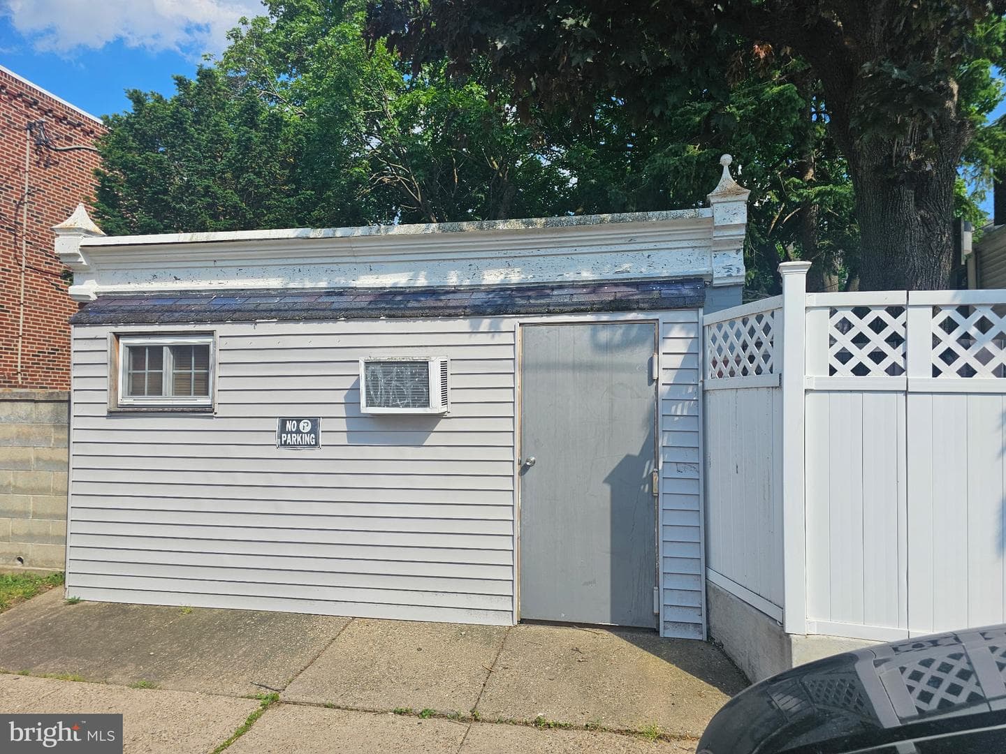401 Fanshawe Street photo 8