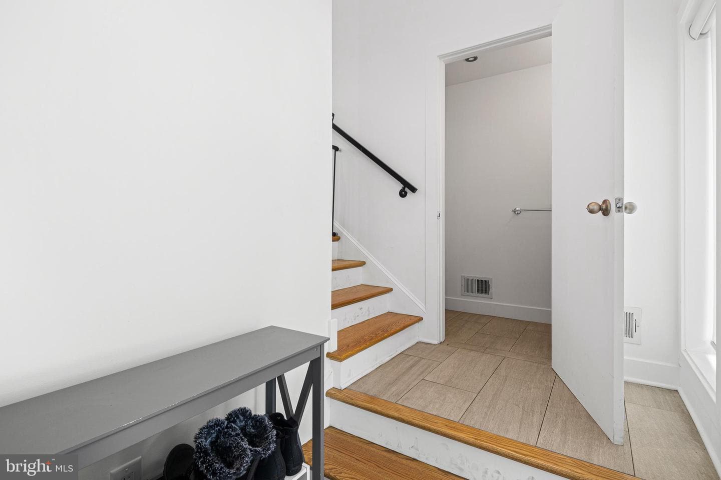 259 Leverington Avenue photo 4