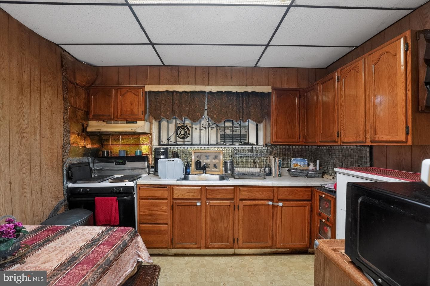 3757 N Marshall Street photo 8