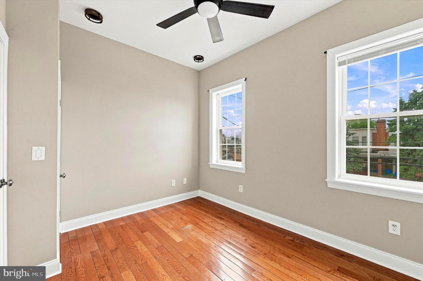 6648 Greenway Avenue photo 22