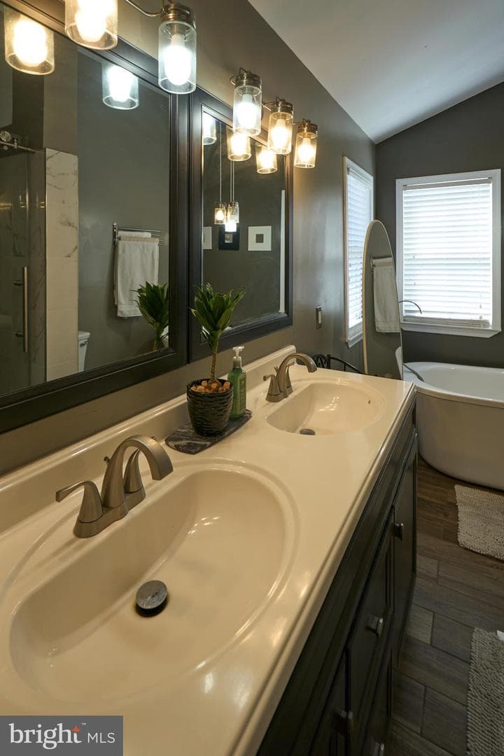 8905 Springview Road photo 42