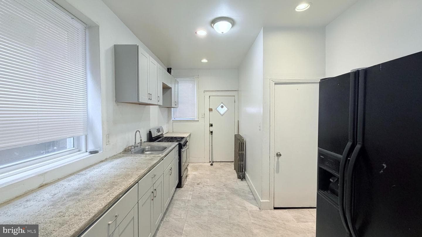 2239 W Somerset Street photo 12