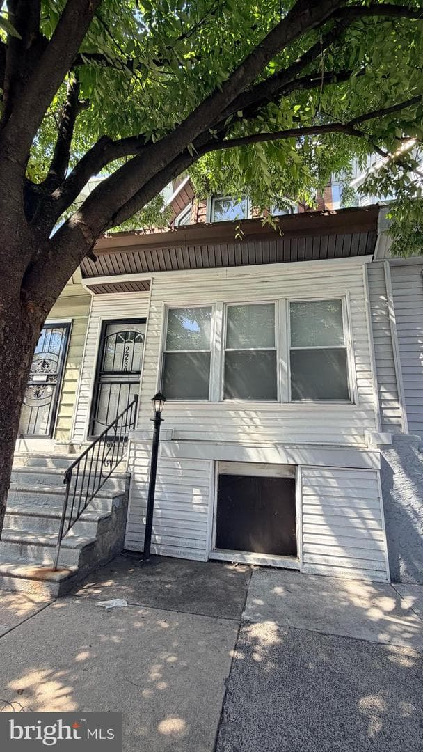 2239 W Somerset Street photo 2