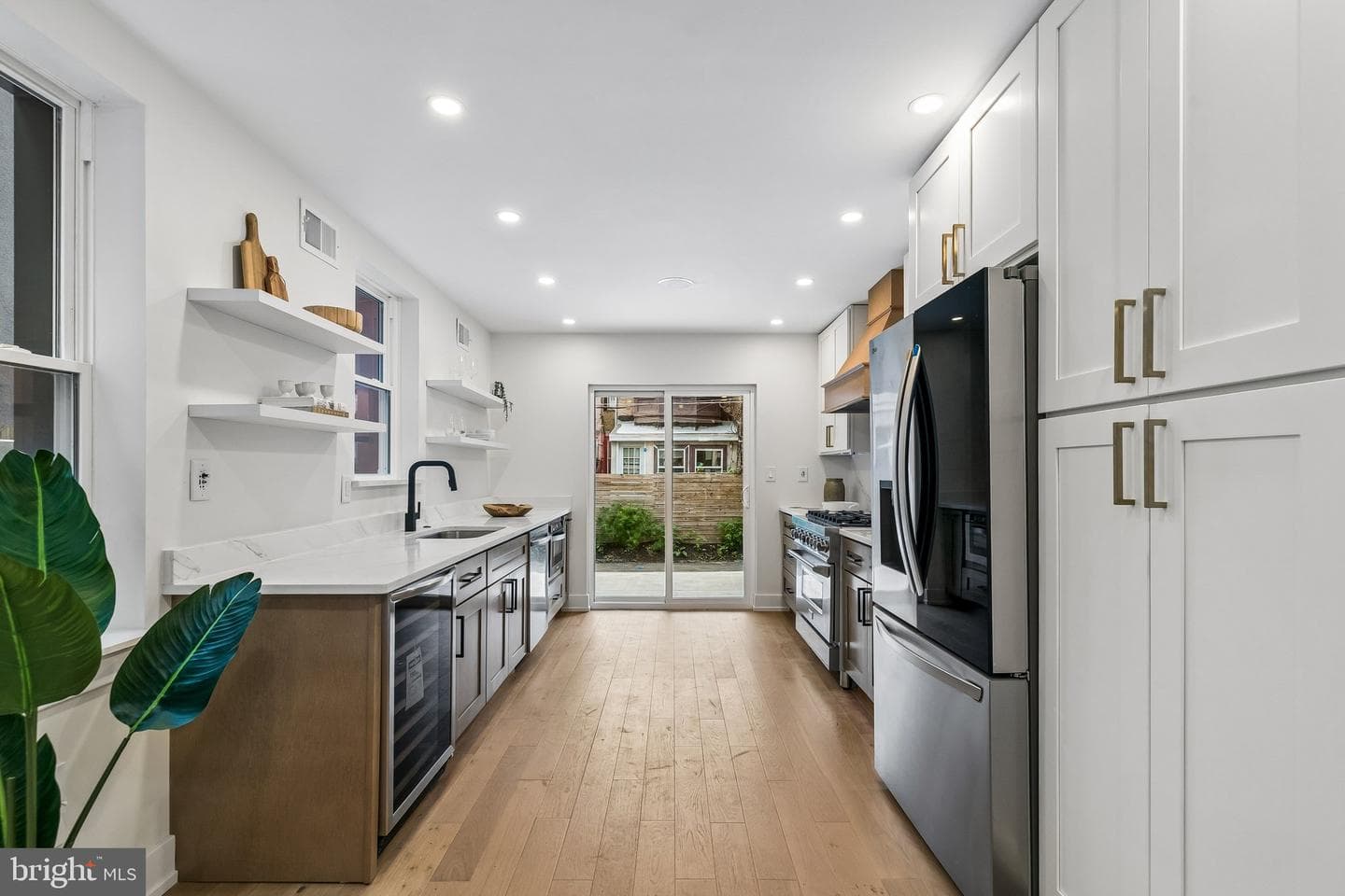 2239 Catharine Street photo 3