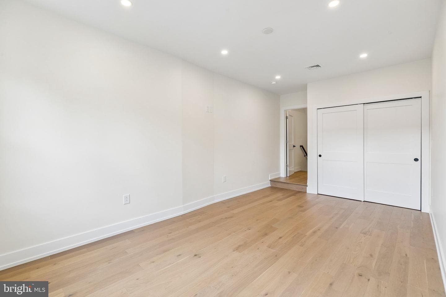 2239 Catharine Street photo 36