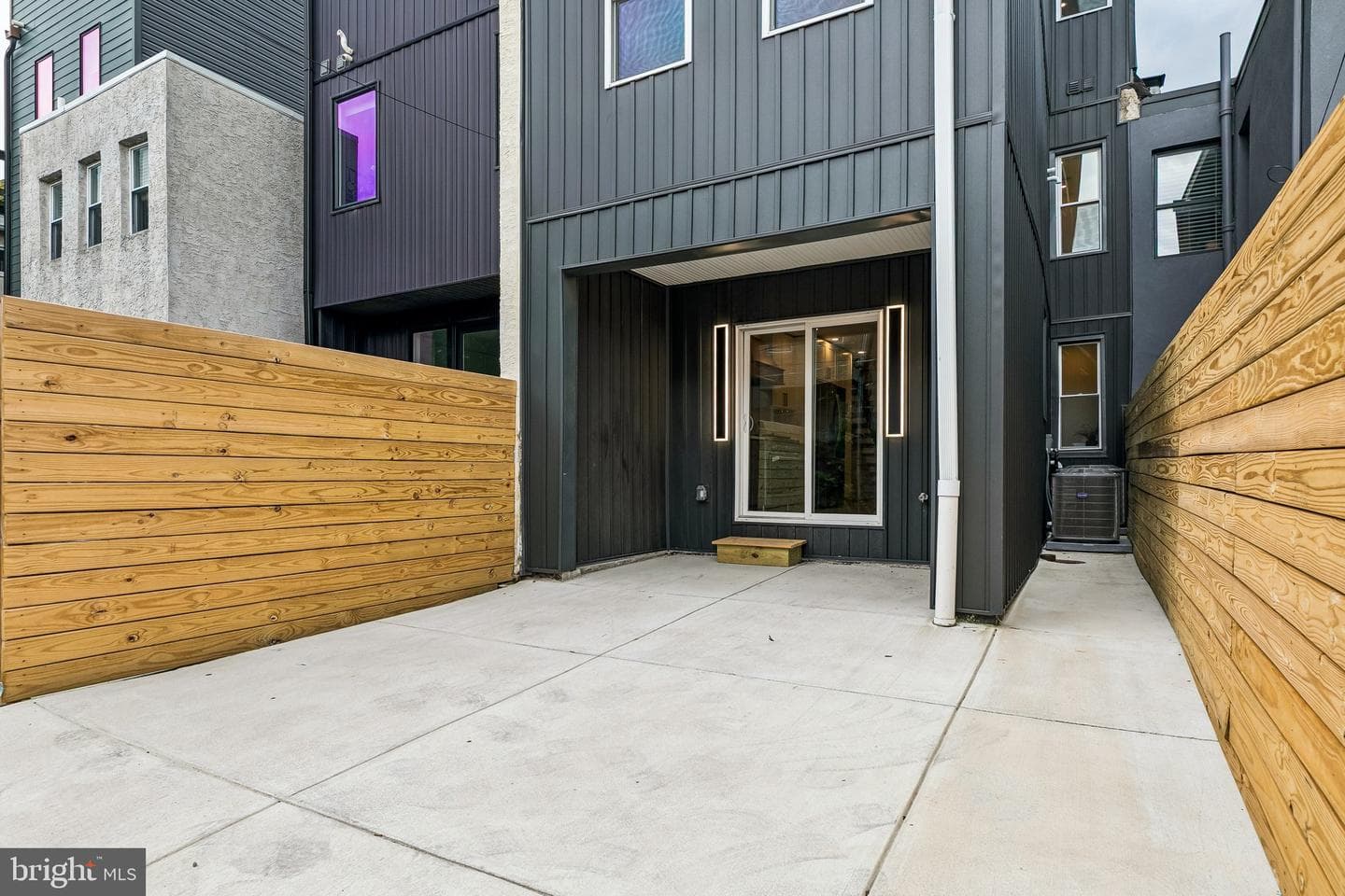 2239 Catharine Street photo 48