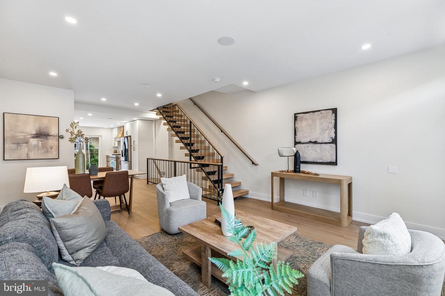 2239 Catharine Street photo 6