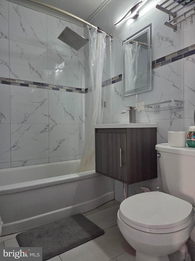 211 Lardner Street photo 15
