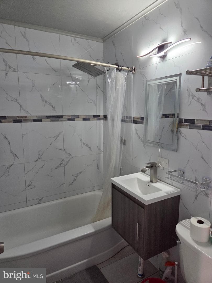 211 Lardner Street photo 16