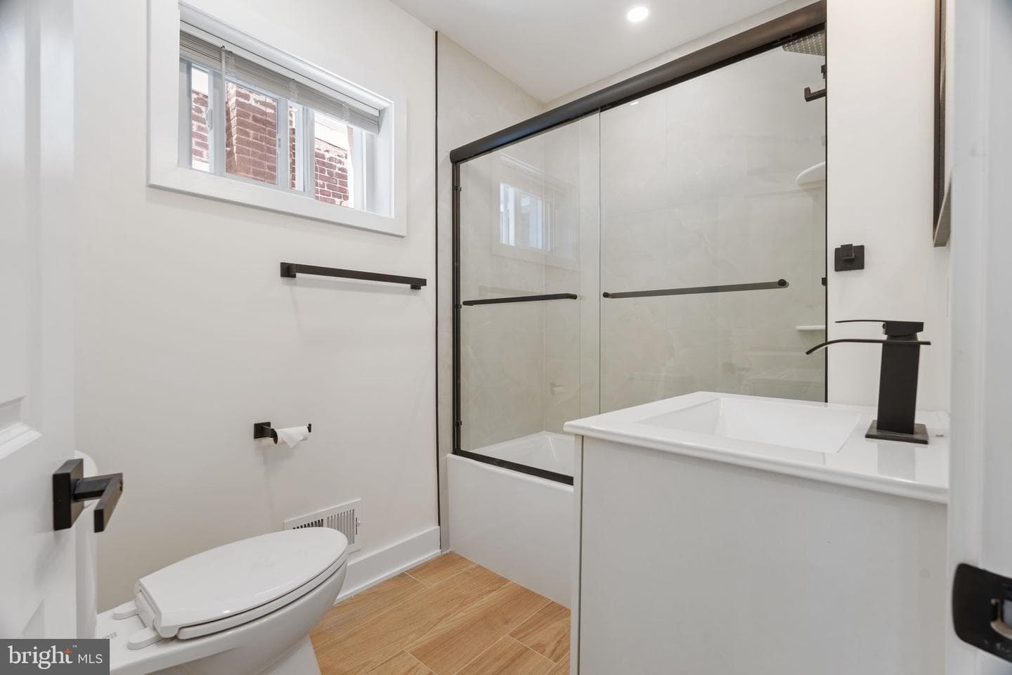 403 Daly Street photo 13