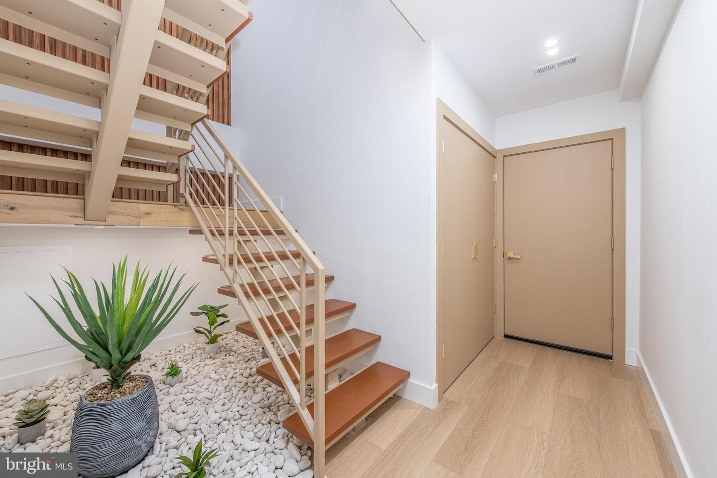 217 Tasker Street photo 29