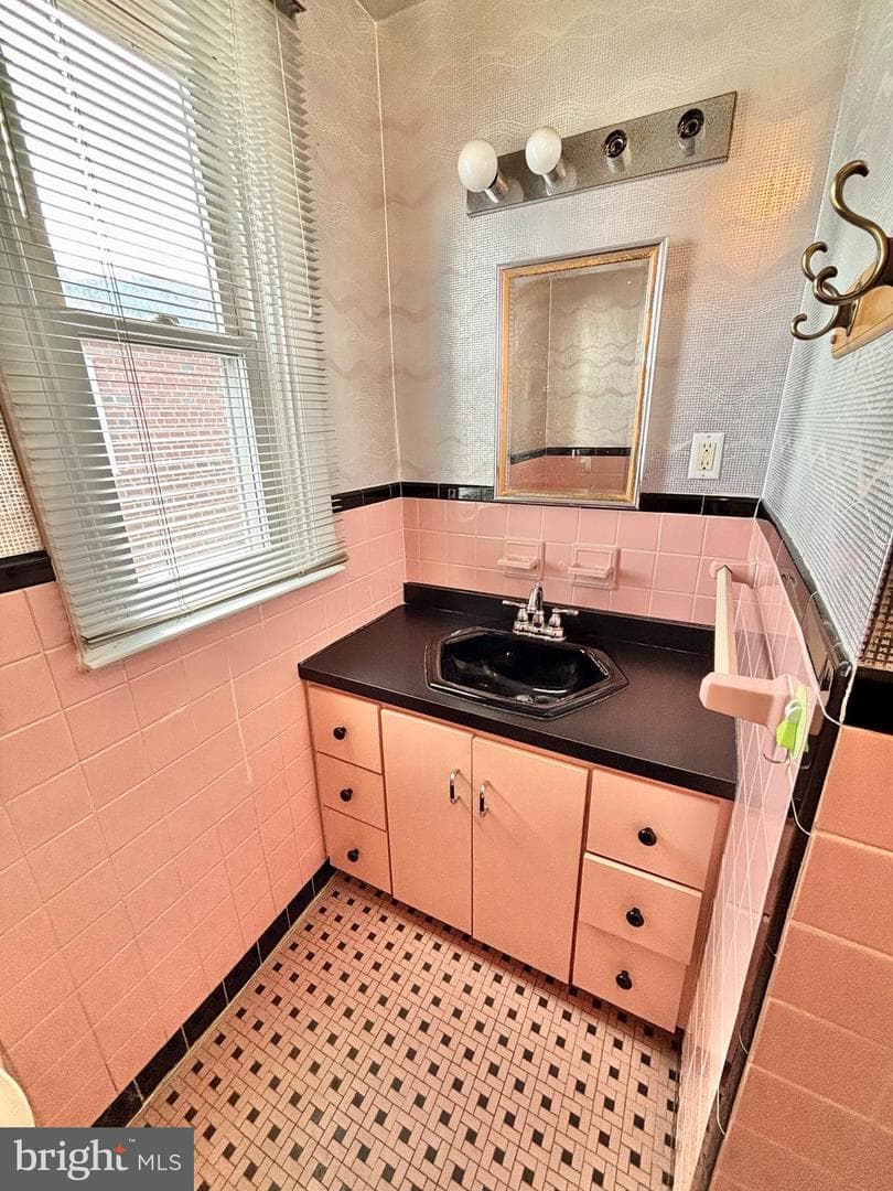 1827 Arnold Street photo 24